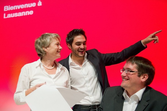SP-Parteitag 2010 in Lausanne: Nationalrätin Jacqueline Fehr und Juso-Chef Cédric Wermuth geben Präsident Christian Levrat die Richtung vor.