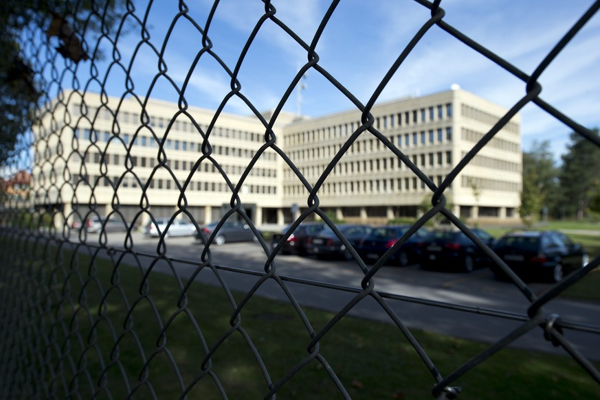 Ein Mann, der auch für den Nachrichtendienst des Bundes (NDB, im Bild dessen Hauptquartier) gearbeitet haben soll, soll nebenbei auch Daten aus Schweizer Banken verkauft haben. Der Fall ist mysteriös.