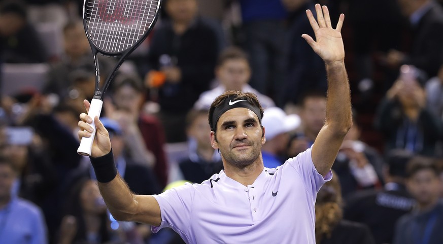 Roger Federer of Switzerland gestures to the spectators after winning his men&#039;s singles quarterfinals match against Richard Gasquet of France in the Shanghai Masters tennis tournament at Qizhong  ...