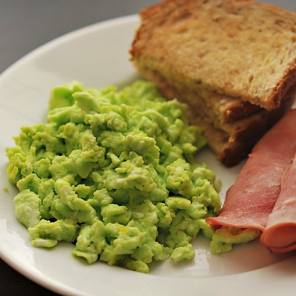 https://mommyapolis.com/yummy/green-eggs-and-ham/ green eggs and ham grüne rühreier