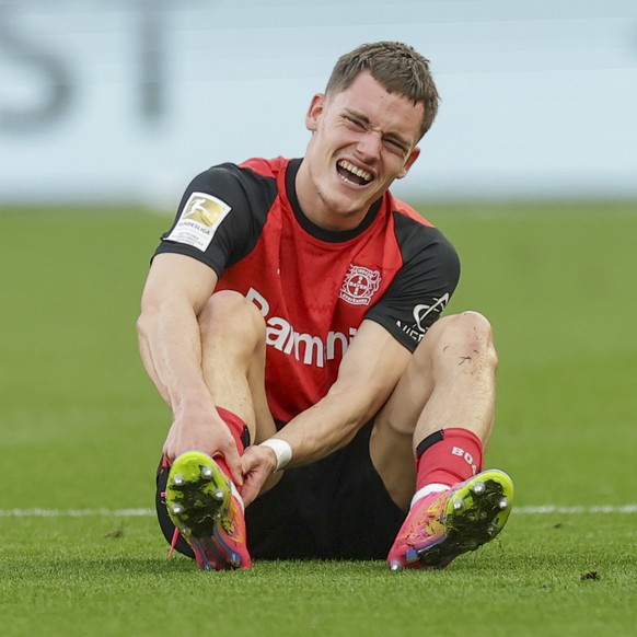 Nachrichten Linkding epa11949375 Florian Wirtz of Leverkusen reacts due to injury during the German Bundesliga soccer match between Bayer 04 Leverkusen and SV Werder Bremen in Leverkusen, Germany, 08 March 2025. EPA/CHRIS ...