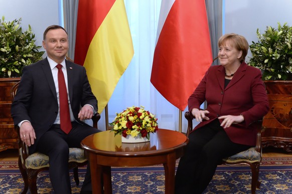 epa05776392 Polish President Andrzej Duda (L) and German Chancellor Angela Merkel (R), during their meeting at the Presidential Palace in Warsaw, Poland, 07 February 2017. Chancellor Angela Merkel arr ...