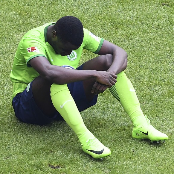 Wolfsburg&#039;s Paul-Georges Ntep sits on the pitch after the German Bundesliga soccer match between Hamburg SV and VfL Wolfsburg in the Volksparkstadium in Hamburg, Germany, Saturday May 20, 2017. H ...