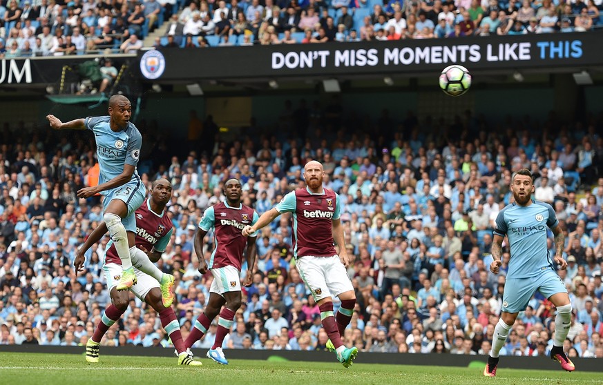 epa05513065 Manchester City&#039;s Fernandinho (L) scores the second goal making the score 2-0 during the English Premier League soccer match between Manchester City and West Ham United at the Etihad  ...