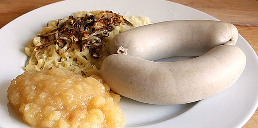 appenzeller siedwurst siedwürste apfelmus chäshörnli spätzli käse essen food appenzell schweiz schweizer kalb schwein fleisch http://rezepte.regweb.ch/index.php?id_rez=238&amp;id_kat=21