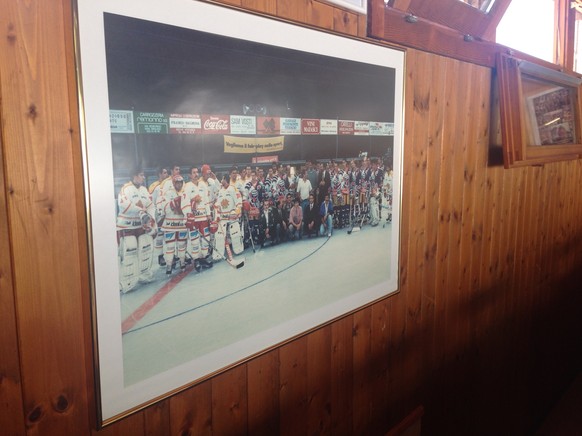 Fast wie im Museum: Biel und Ambri spielten auch schon in der «Arena» in Sonogno.