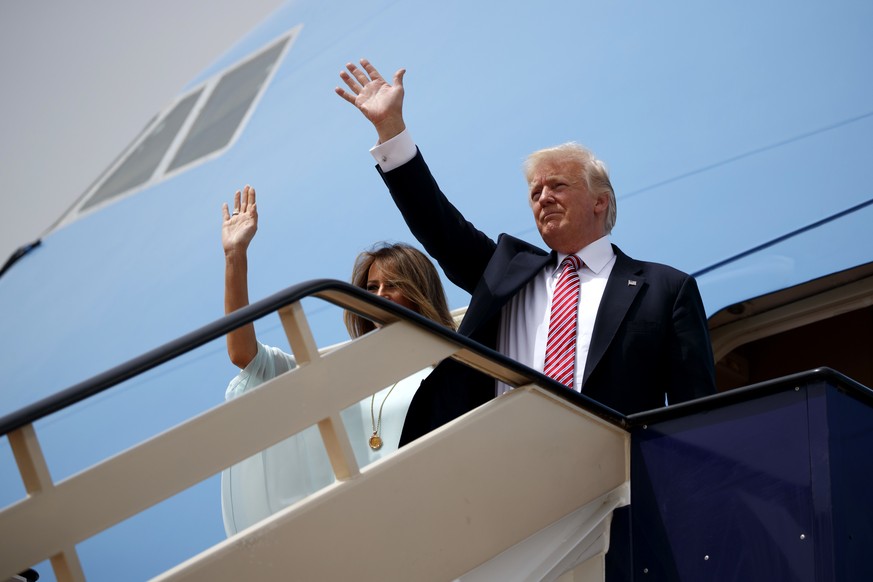 U.S. President Donald Trump, right, and first lady Melania Trump wave as they board Air Force One for Israel, the next stop in Trump&#039;s international tour, at King Khalid International Airport, Mo ...