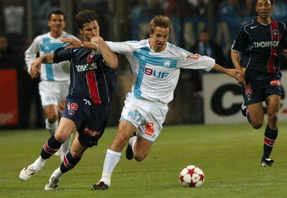 Lorik Cana (l.) in einem Spiel von 2005 für den PSG.