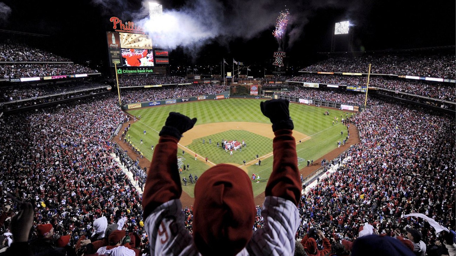 epa01535404 The Philadelphia Philles celebrate defeating the Tampa Bay Rays in game five to win the 2008 World Series at Citizens Bank Park in Philadelphia, Pennsylvania, USA on 29 October 2008. The P ...