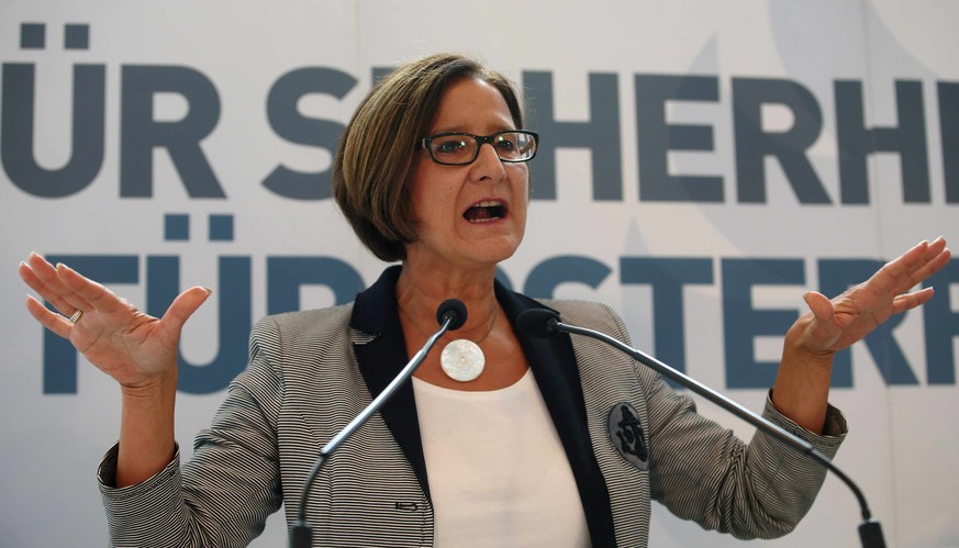 Die österreichischere Innenministerin Johanna Mikl-Leitner hat keinerlei Verständnis dafür, dass im Balkan keine Asylanträge gestellt werden.&nbsp;