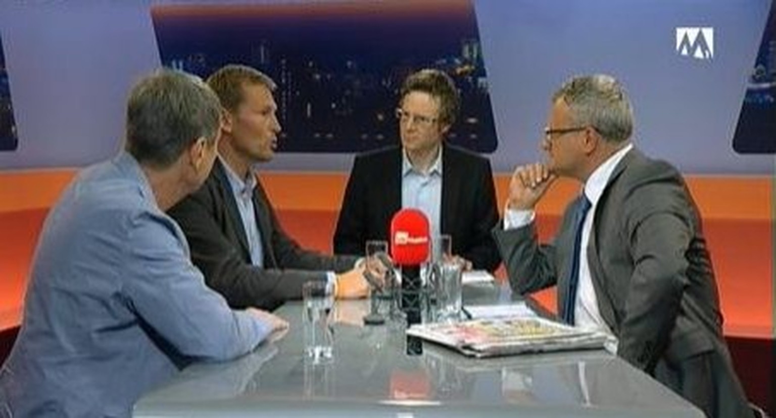 Psychologe Thomas Spielmann, Reto Huber (CVP-Fraktionspräsident), Jonas Fricker (Präsident Grüne Aargau) und Moderator Werner de Scheppber diskutierten auf Tele M1 über Geri Müllers Schicksal.