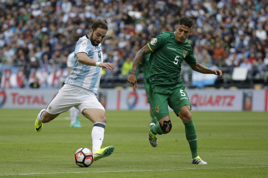 Argentina&#039;s Gonzalo Higuain, left, and Bolivia&#039;s Nelson Cabrera fight for the ball during a Copa America Centenario Group D soccer match, Tuesday, June 14, 2016, at CenturyLink Field in Seat ...