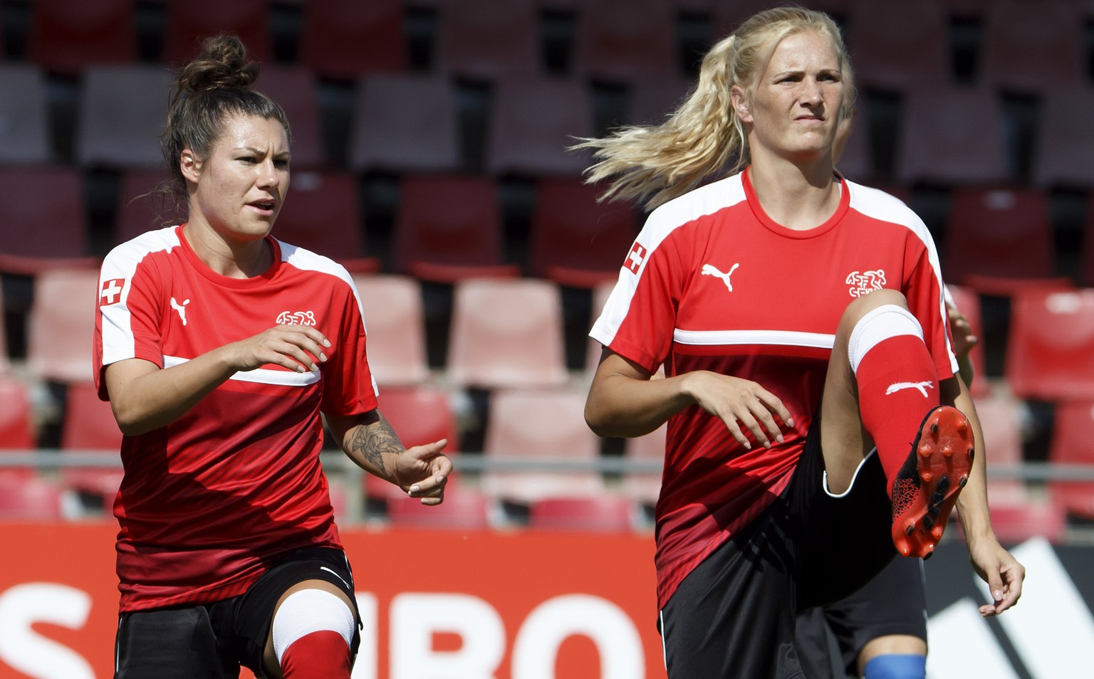 Switzerland&#039;s players forward Ramona Bachmann, left, and defender Rachel Rinast, warm up, during a training session one day before the soccer match against Austria at the UEFA Women&#039;s Euro 2 ...