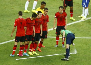 Ab der achten Runde auch in der Bundesliga: Der Freistoss-Spray.