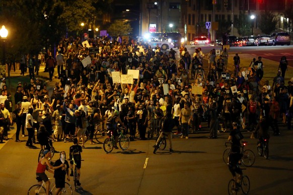 Demonstrators march outside the downtown streets protesting the police shooting of Keith Scott in Charlotte, North Carolina, U.S., September 24, 2016. REUTERS/Mike Blake