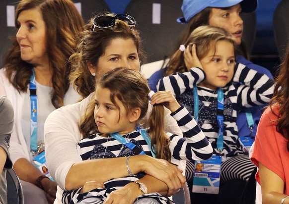 epa04564246 Roger Federer&#039;s wife Mirka Federer and their twins Myla and Charlene during the kids day at the Australian Open practice session at Melbourne Park in Melbourne, Australia, 17 January  ...