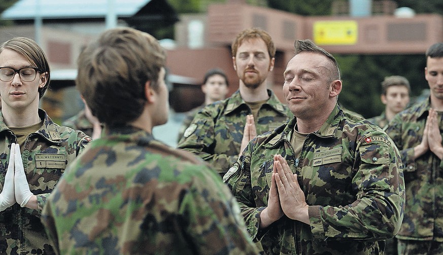 Achtung, fertig, Militärdienst.