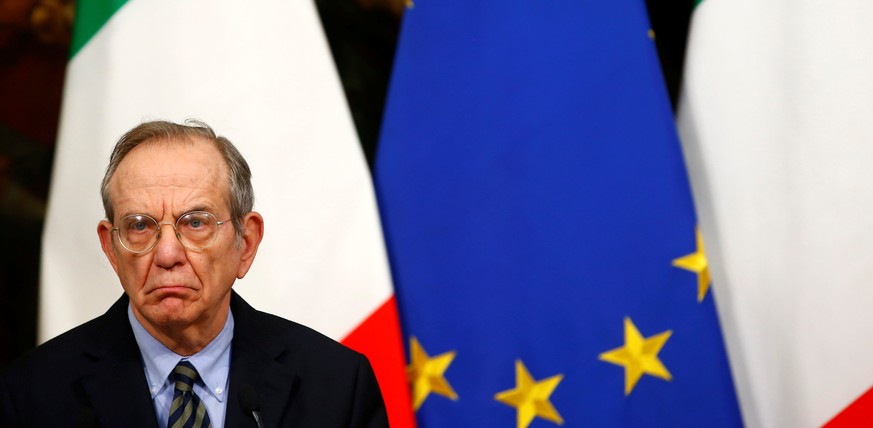 Italy&#039;s Finance Minister Pier Carlo Padoan attends a news conference at the Chigi Palace in Rome November 28, 2016. REUTERS/Tony Gentile