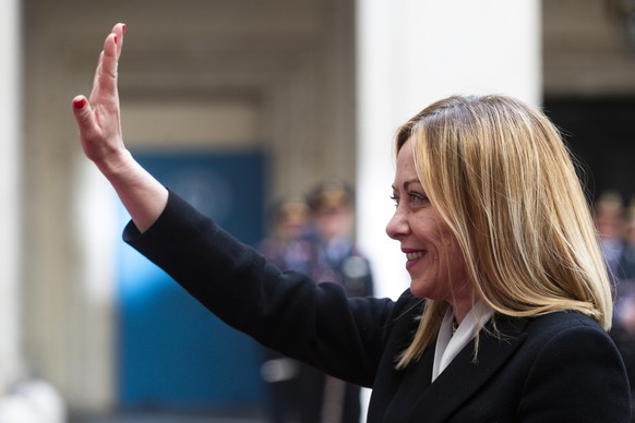 epa11316690 Italian Prime Minister Giorgia Meloni waves during a welcome ceremony for Swiss Federal President Viola Amherd (not pictured) prior to their meeting at Chigi Palace in Rome, Italy, 03 May  ...