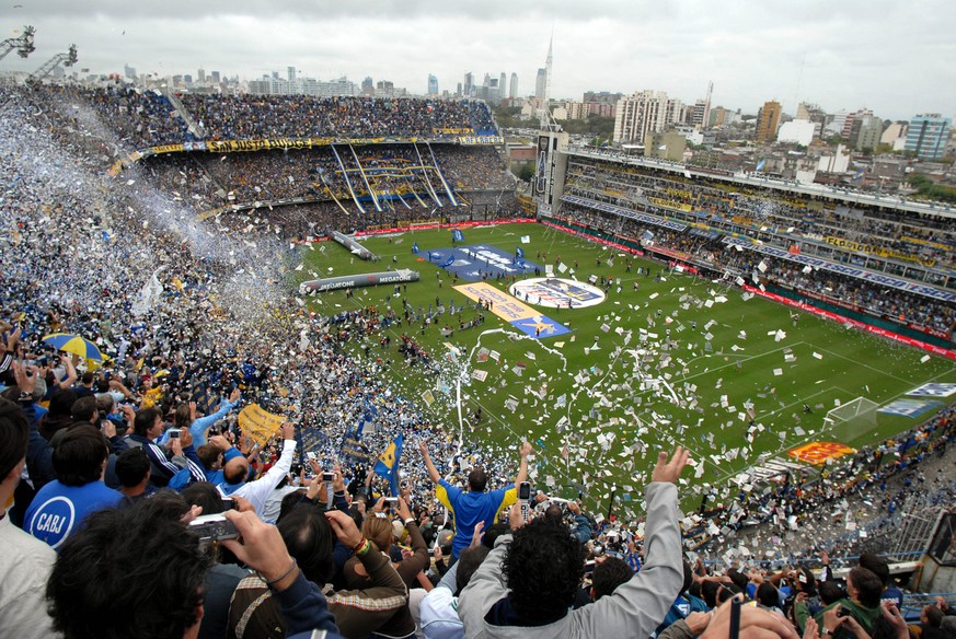 Fans of Boca Juniors cheer their team as the players ran onto the field to play against River Plate during an Argentina&#039;s first division soccer game at La Bombonera stadium in Buenos Aires. Sunda ...