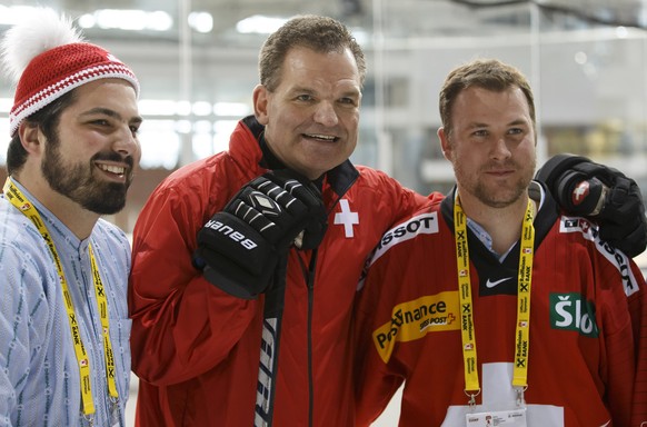 Sean Simpson tritt nach der WM ab – für die Schweizer Fans ist deshalb die letzte Gelegenheit, Erinnerungsfotos zu schiessen.