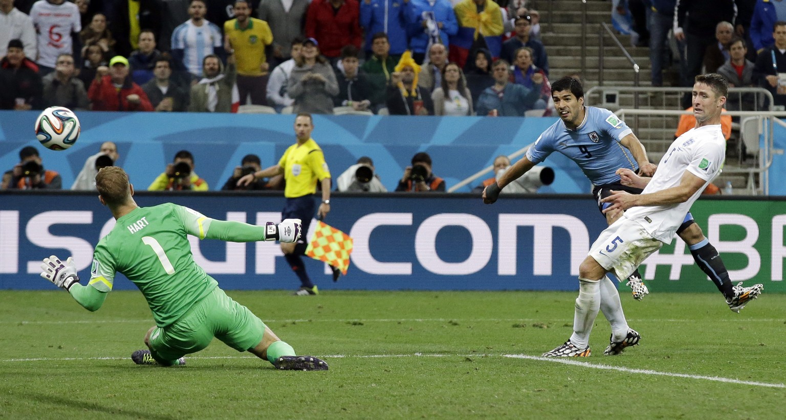 Die Entscheidung: Luis Suarez hämmert den Ball an Joe Hart vorbei in die Maschen. 