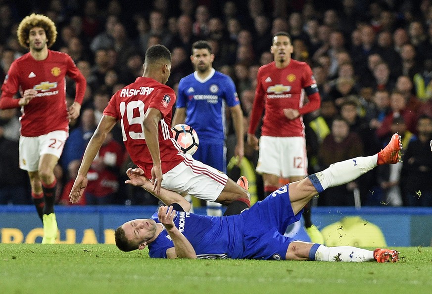 epa05846589 Mamchester United&#039;s Marcus Rashford (top) vies for the ball with Chelsea&#039;s Gary Cahill (down) during the Englisgh FA Cup quarter-final soccer match between Chelsea FC and Manches ...