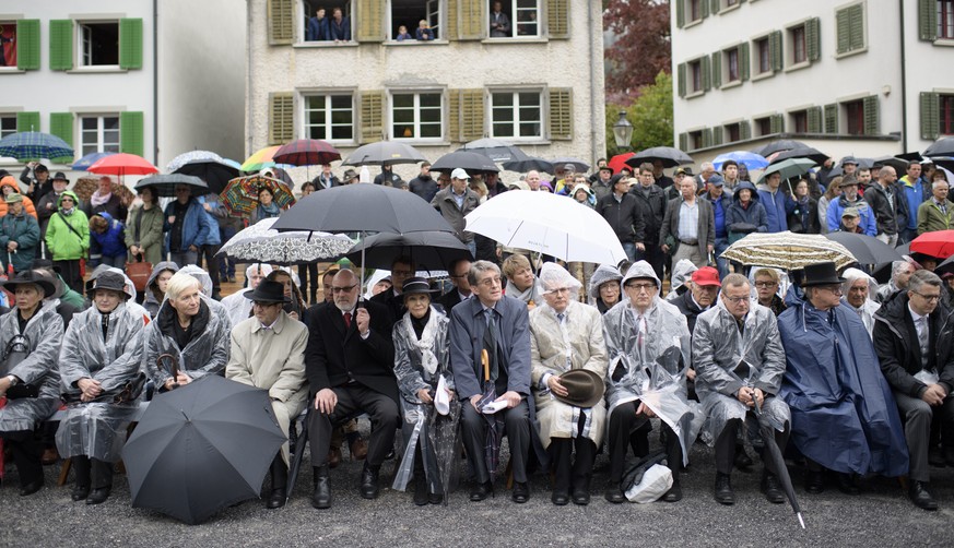 Stimmberechtigte an der Landsgemeinde am Sonntag, 7. Mai 2017 in Glarus. Die Versammlung, die jedes Jahr am ersten Mai-Sonntag stattfindet, ist das oberste gesetzgebende Organ des Gebirgskantons. Sie  ...