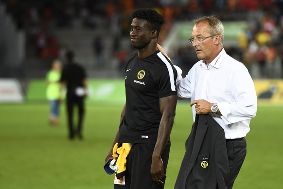 19.07.2016; Biel; Fussball Uhrencup - BSC Young Boys – Galatasaray Istanbul;
Sekou Sanogo (YB) und Sportchef Fredy Bickel (YB)
 (Urs Lindt/freshfocus)