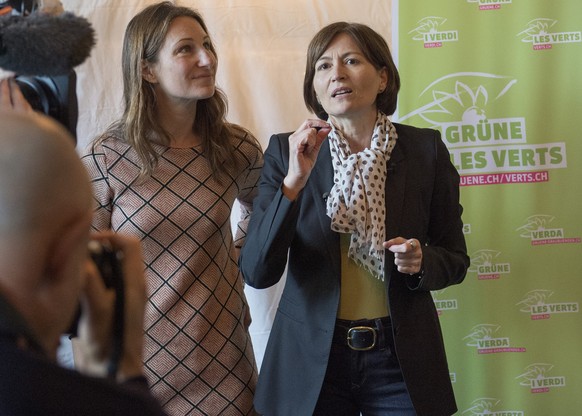 Adèle Thorens (links) und Regula Rytz nach den Wahlen