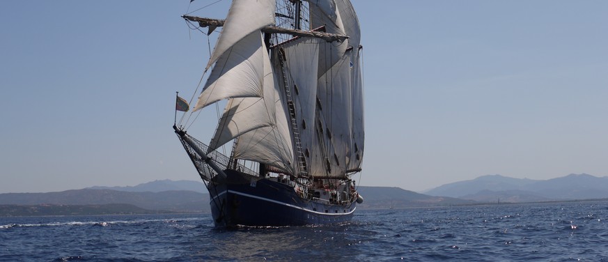 Das Jugendschiff Salomon wird von der Stiftung Jugendschiffe geführt und gilt als privates Kinder- und Ferienheim.
