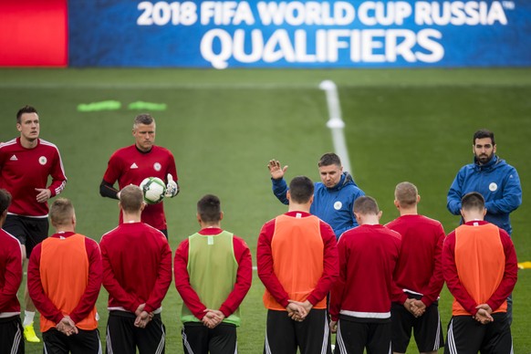 Latvia&#039;s head coach Marians Pahars, center, talks to his players during a training session of Latvia&#039;s soccer national team, at the stade de Geneve stadium, in Geneva, Switzerland, Friday, M ...