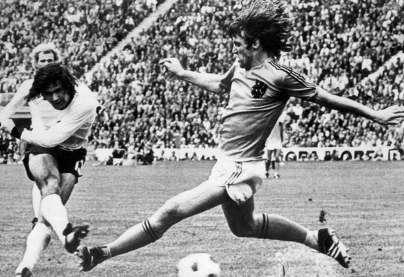 ZUR FIFA FUSSBALL WELTMEISTERSCHAFT 2014 IN BRASILIEN STELLEN WIR IHNEN FOLGENDES BILDMATERIAL ZU DEN WELTMEISERSCHAFTEN 1970 IN MEXIKO UND 1974 IN DER BUNDESREPUBLIK DEUTSCHLAND ZUR VERFUEGUNG – Mit  ...