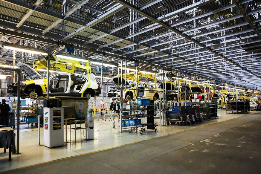 epa06264647 A handout photo made available by Holden on 13 October 2017 shows cars in the Holden factory assembly line in Adelaide, Australia, 13 October 2017 (issued 14 October 2017). Holden is set t ...