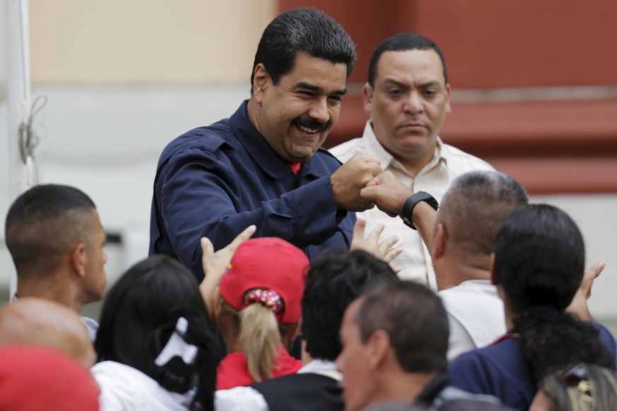 Bro-Fist mit dem Präsidenten: Nicolas Maduro will, dass sein Land weniger arbeitet.&nbsp;