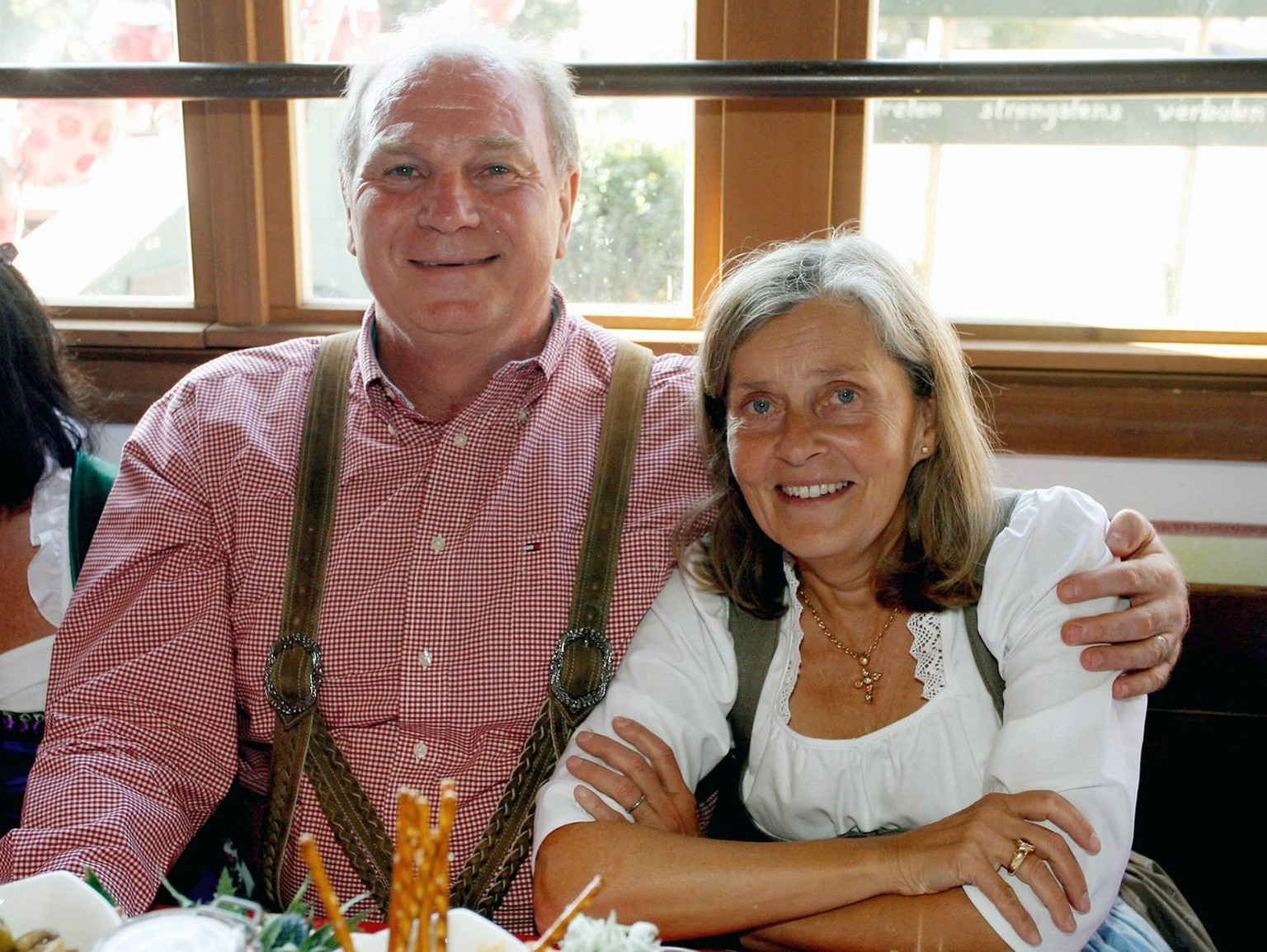 Die Eheleute Hoeness auf dem Oktoberfest 2009.