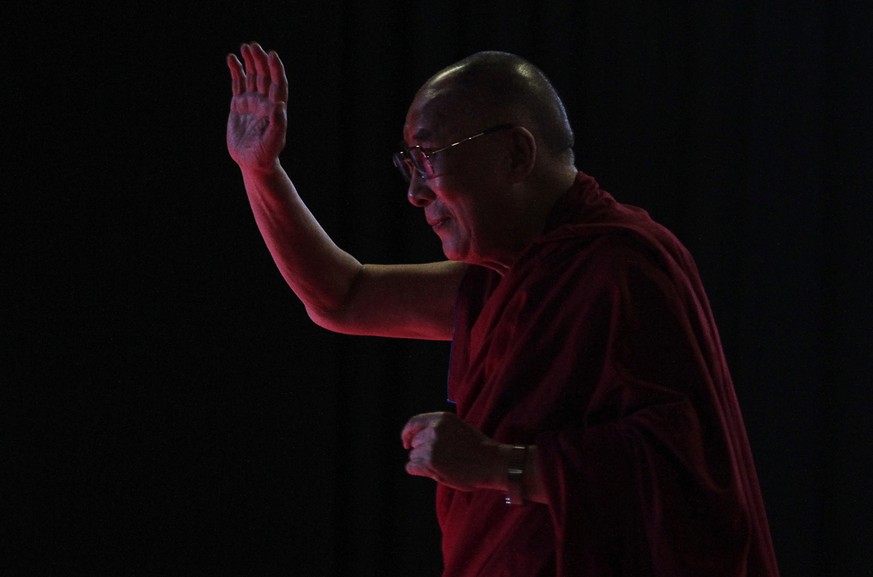 Tibetan spiritual leader the Dalai Lama greets the audience as he arrives to speak on &quot;A Human Approach to World Peace&quot; at Presidency University in Kolkata, India, Tuesday, Jan. 13, 2015. (A ...