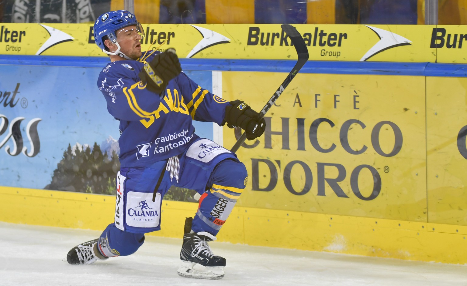 Der Davoser Broc Little (US) jubelt nach seinem 1:0 Fuehrungstreffer, beim Eishockey Meisterschaftsspiel in der Qualifikation der National League zwischen dem HC Davos und den SCL Tigers, am Sonntag,  ...