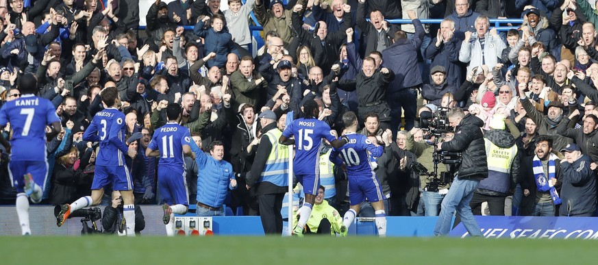 Chelsea&#039;s Eden Hazard, (10) celebrates by the corner flag as his teammates run to celebrate with him after he scored his side second goal during the English Premier League soccer match between Ch ...