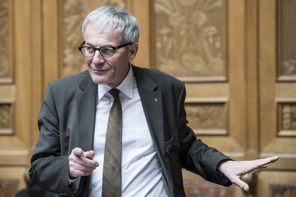 Nationalrat Kurt Fluri, FDP-SO, hoert einem Votum zu, an der Wintersession der Eidgenoessischen Raete, am Montag, 12. Dezember 2016 im Nationalrat in Bern. (KEYSTONE/Alessandro della Valle)