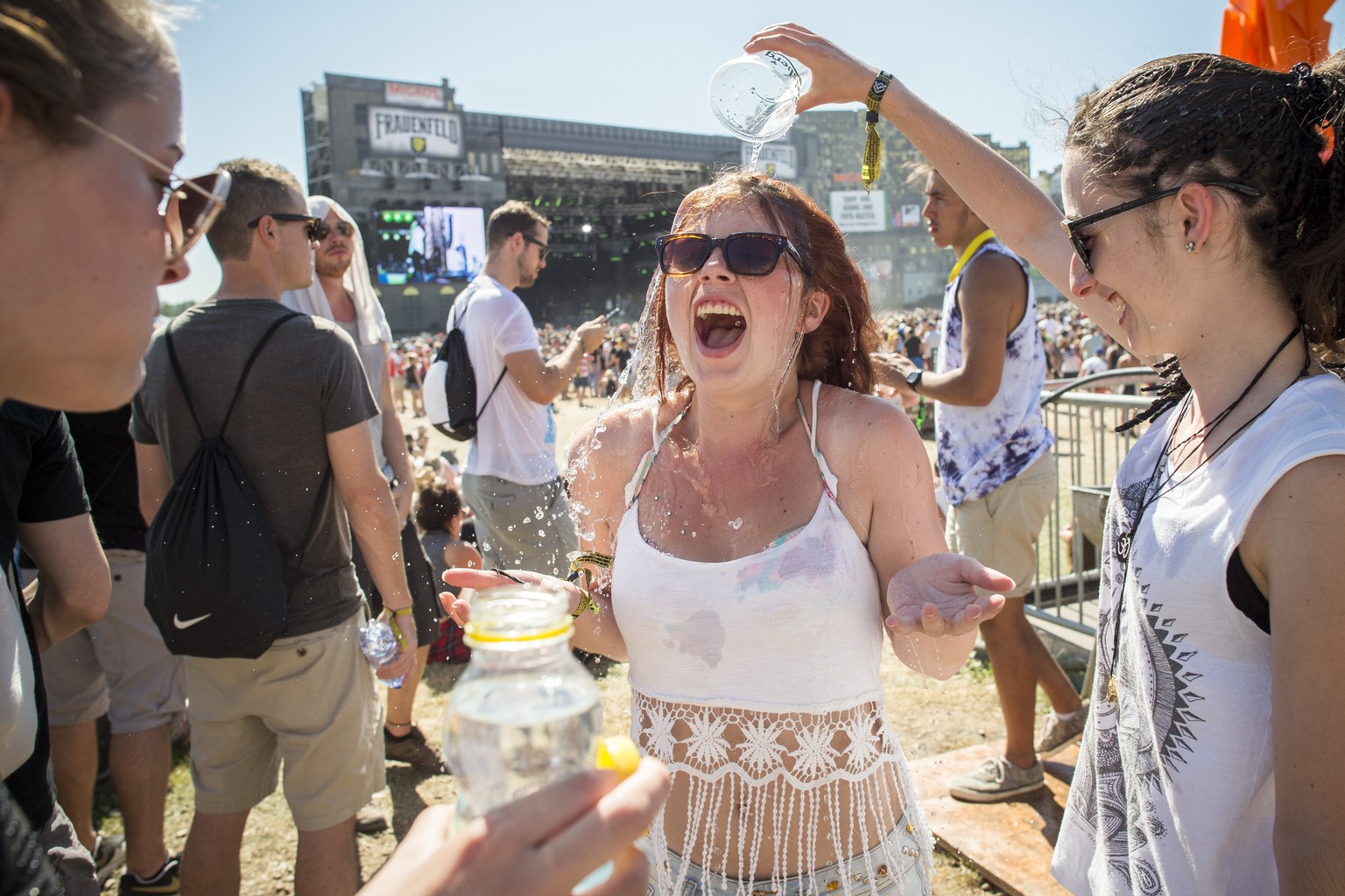 Pflaaaaaaaaaaatsch! Eine dringend nötige Abkühlung beim Openair Frauenfeld.