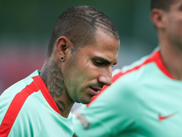 epa06036747 Portugal&#039;s players Ricardo Quaresma (L) and Kepler Laveran Lima Ferreira, commonly known as Pepe (R) during a training session at Rubin Kazan training center, in Kazan, Russia, 19 Jun ...