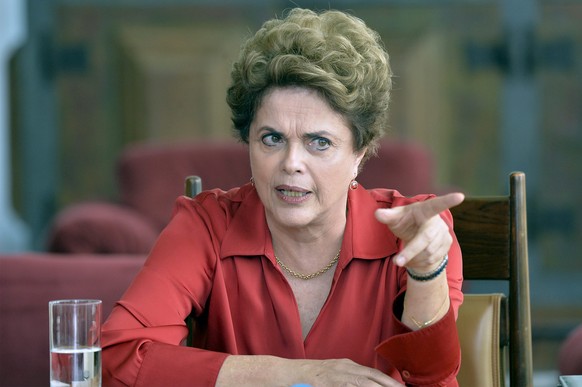 epa05496707 Suspended Brazilian President Dilma Rousseff participates in a meeting with the media in Brasilia, Brazil, 18 August 2016. Rousseff, who is suspended during the impeachment process that is ...