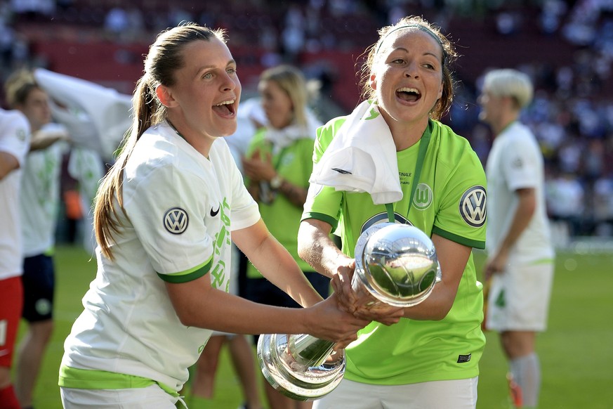 epa05993675 Wolfburg&#039;s Noelle Maritz (L) and Vanessa Bernauer (R) celebrate with the trophy after winning the German Women&#039;s DFB Cup final between SC Sand and VfL Wolfsburg at Rheinenergiest ...