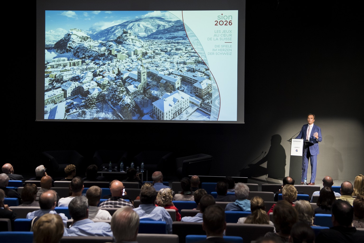 ARCHIVBILD ZUR BUNDESRAETLICHEN UNTERSTUETZUNG FUER SION 2026 --- Jean-Philippe Rochat, President du comite Sion 2026, parle lors d&#039;une presentation publique du comite de candidature de Sion 2026 ...