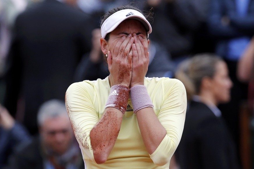 Garbiñe Muguruza kann es kaum glauben: Die Spanierin hat ihren ersten Grand-Slam-Titel geholt!