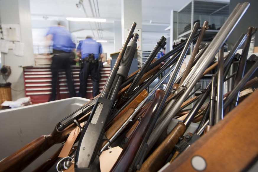Immer mehr Schweizer kaufen sich eine Schusswaffe.