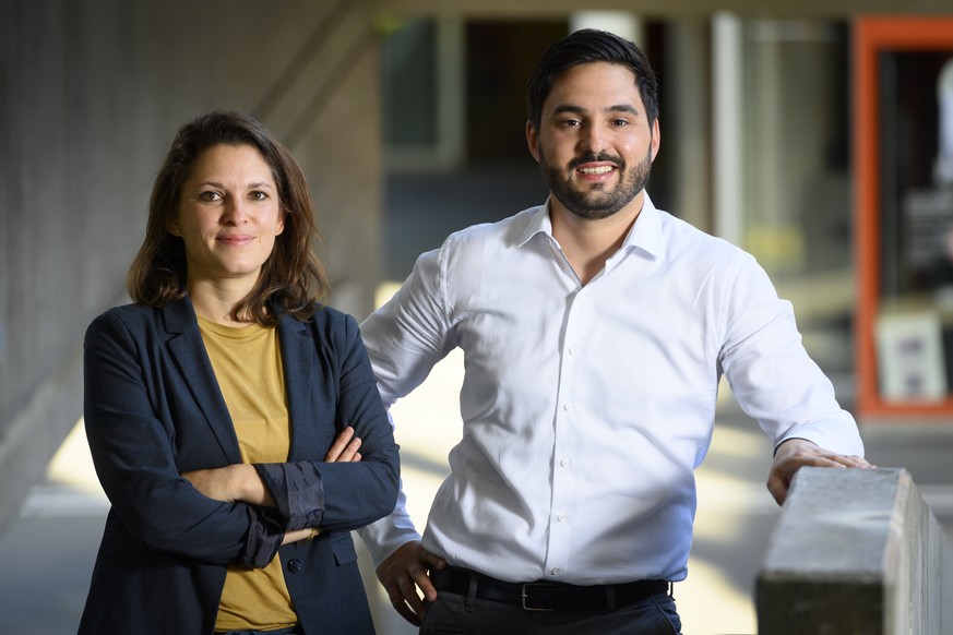 Les candidats a la presidence du Parti Socialiste Suisse, PS, Mattea Meyer, gauche, et Cedric Wermuth, droite, posent pour le photographe lors de l&#039;audition officielle des candidats pour le poste ...