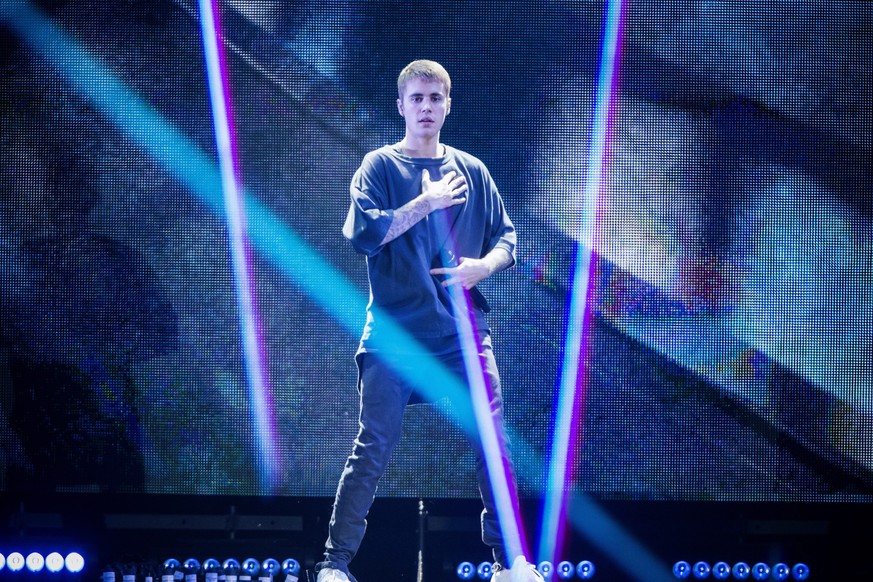 epa05567435 Canadian singer Justin Bieber performs on stage in Telia Parken Stadium in Copenhagen, Denmark, 02 October 2016. EPA/JENS ASTRUP DENMARK OUT