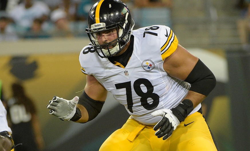 FILE - In this Aug. 14, 2015, file photo, Pittsburgh Steelers tackle Alejandro Villanueva (78) is shown during an NFl game against the Jacksonville Jaguars, in Jacksonville, Fla. Alejandro Villanueva  ...